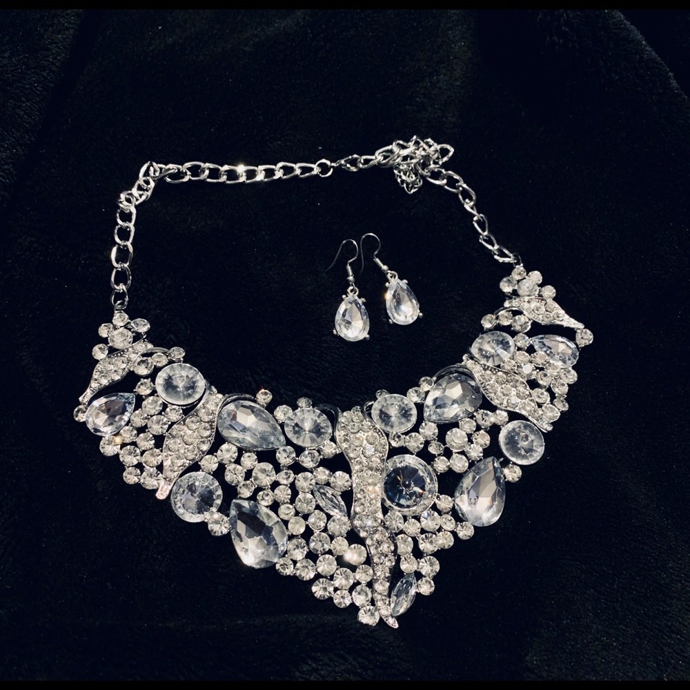 Statement necklace